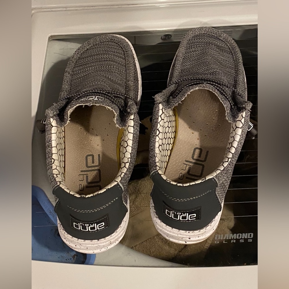 Hey dudes. Barely worn. Size 11